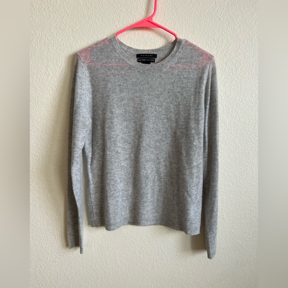 Tahari pure luxe, size M 100% cashmere shirt gray